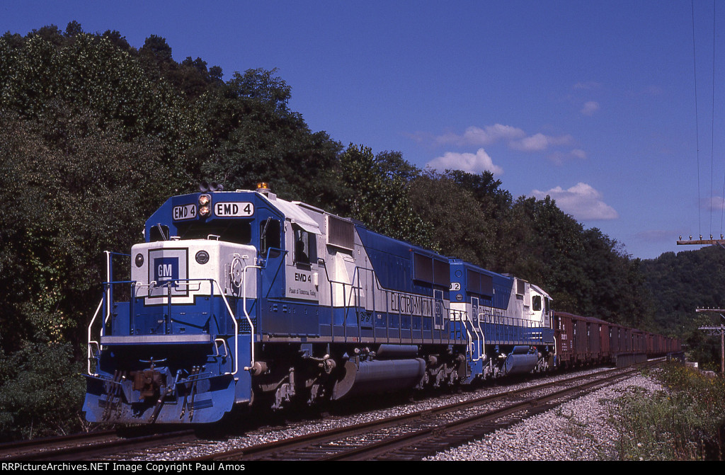 EMDX 4 and 2 on Conrail tour